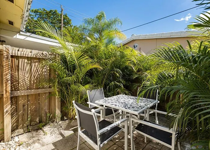 Lovely Rental Unit With Free Parking On Premises